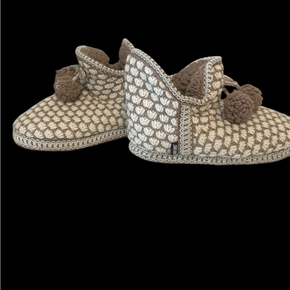 Muk Luks Shoes - 4/$20 Muck Luks Slippers with Pom Poms NEW